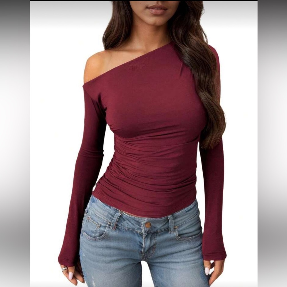Asymmetrical Shoulder Ruched Cropped Top - Picture 3 of 13